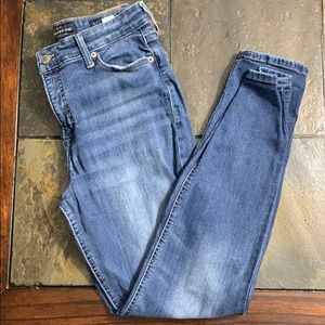 ⚡️Lucky brand blue skinny jeans.